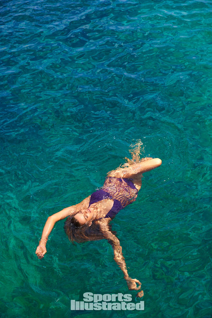 Robyn Lawley 2016 web X159794_TK1_04774-rawWMFinal1920.jpg